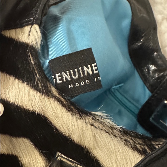 Tanner Black and White Zebra Fur Print Women's Bag - Picture 5 of 16
